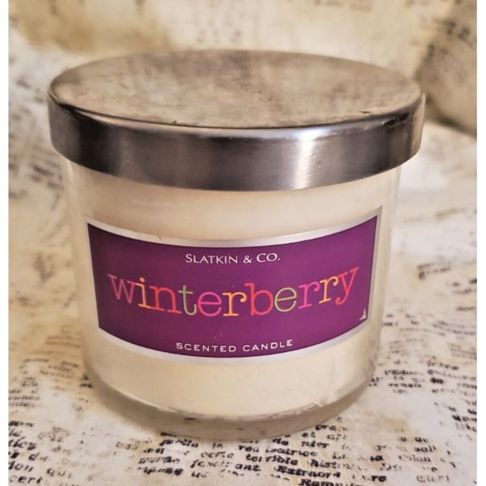 Bath & Body Works - Slatkin & Co - Winterberry Scented Candle - 4 oz
